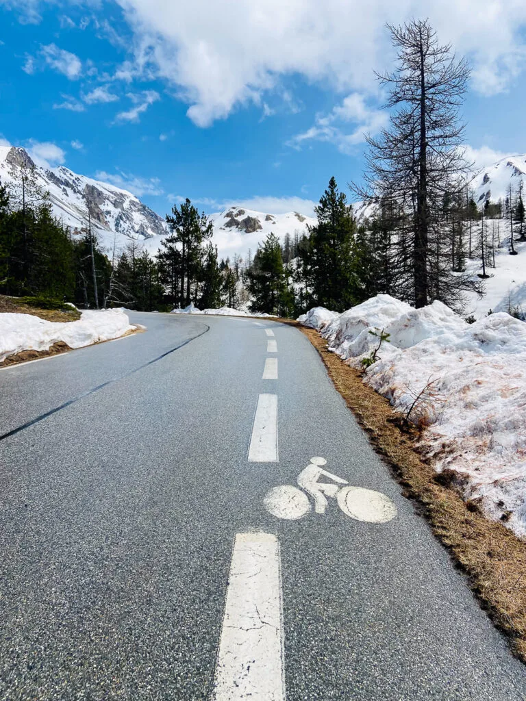 montee-col-izoard-neige