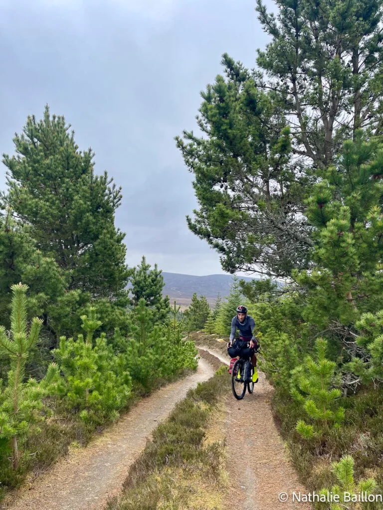 sentier-gravel-vers-corrour