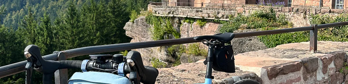 velo-route-sacoche-rapha-explore-bar-bag