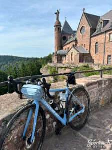 velo-route-sacoche-rapha-explore-bar-bag