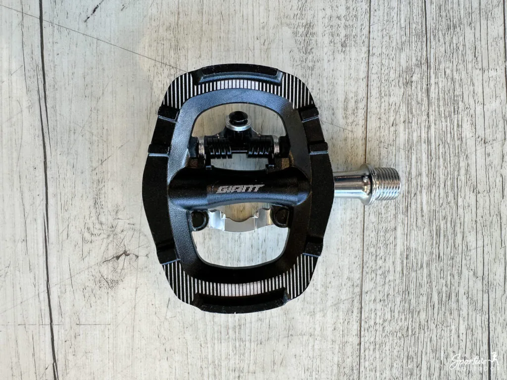 pedale-mixte-cote-plat