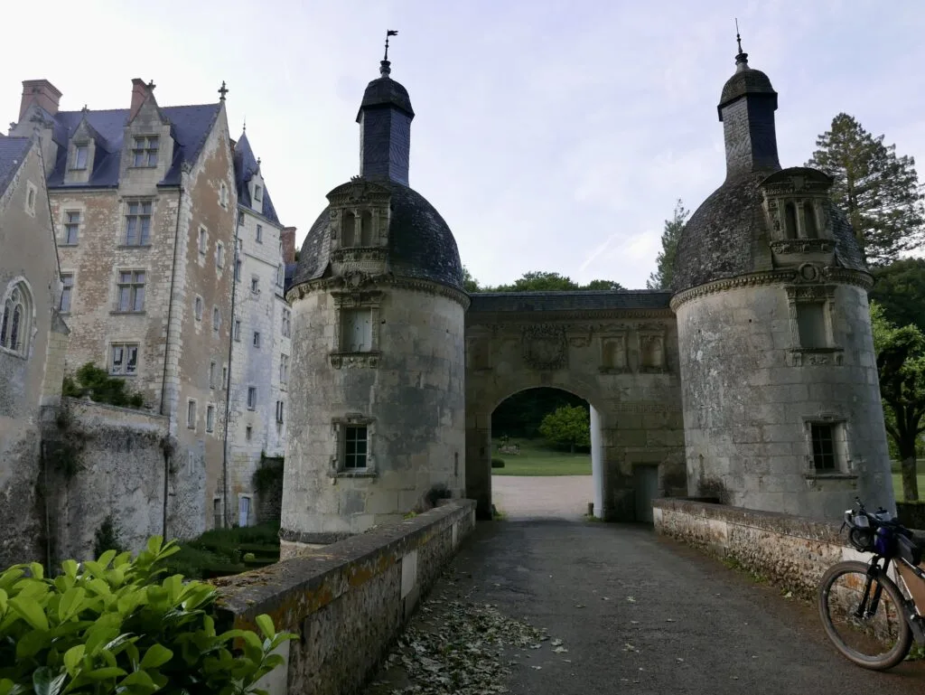 Chateau-de-courtanvaux-2