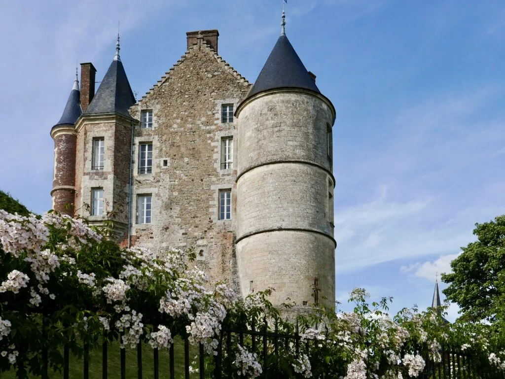 Chateau-de-montmirail-1