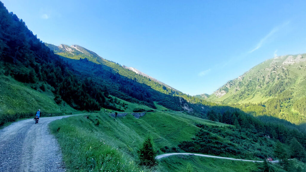 Ascension du Colle delle Finestre (partie basse) en Italie