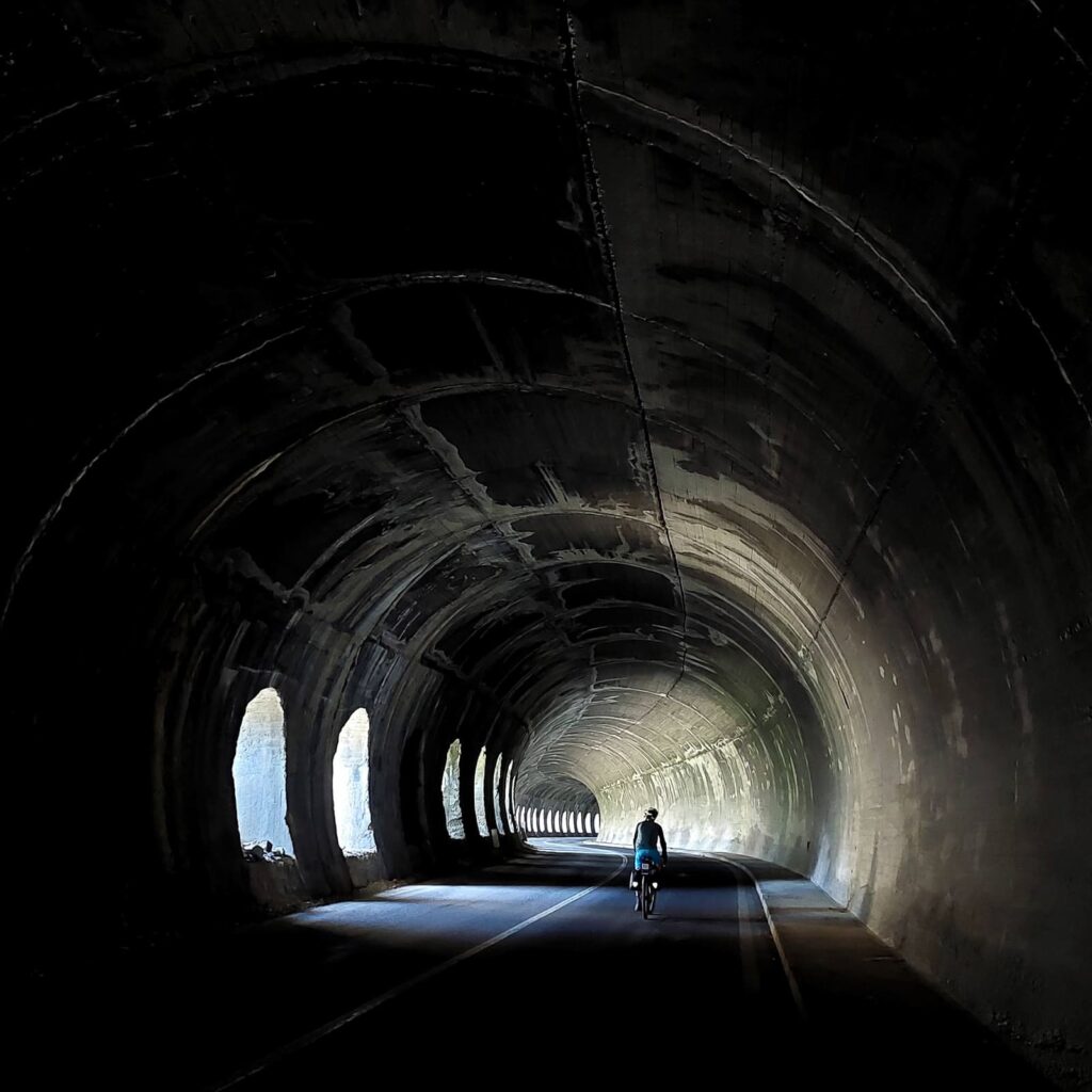 Tunnel réservé aux vélos sous le col de Montgenevre