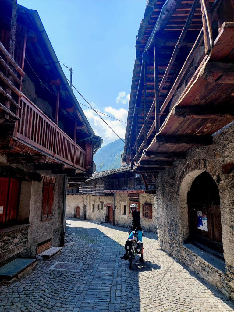 Village de Chianale (La Chenal) dans le Piémont en Italie