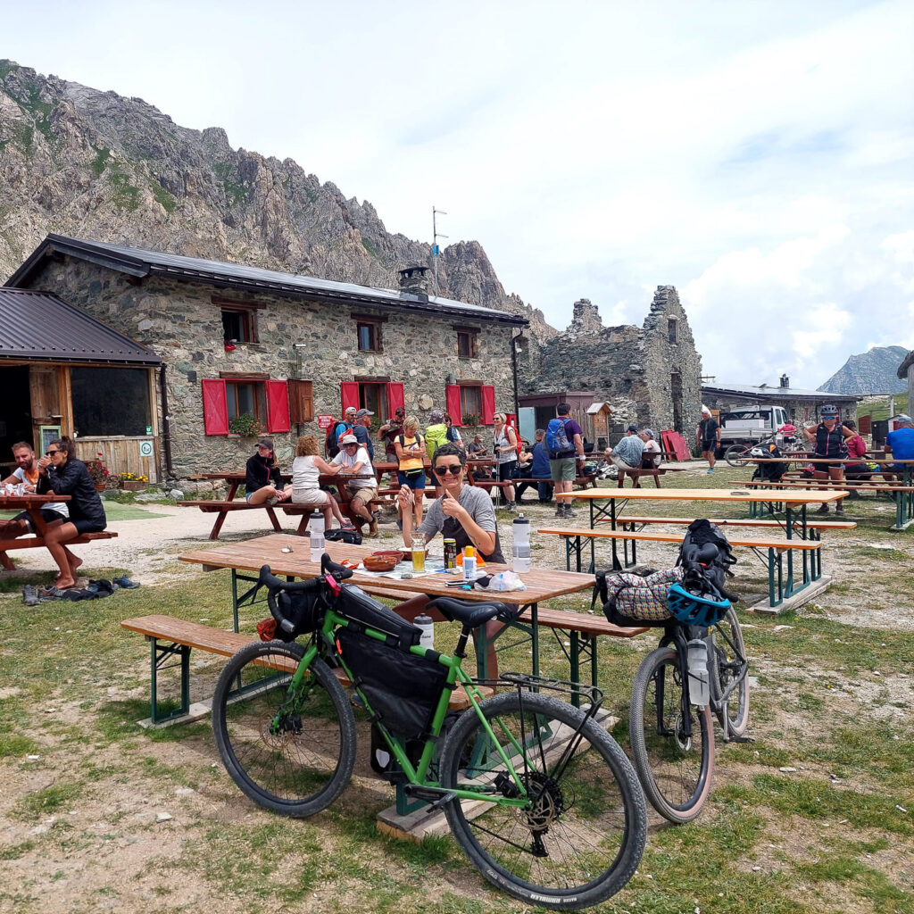 Terrasse du Rifugio Gardetta et dégustation de polenta