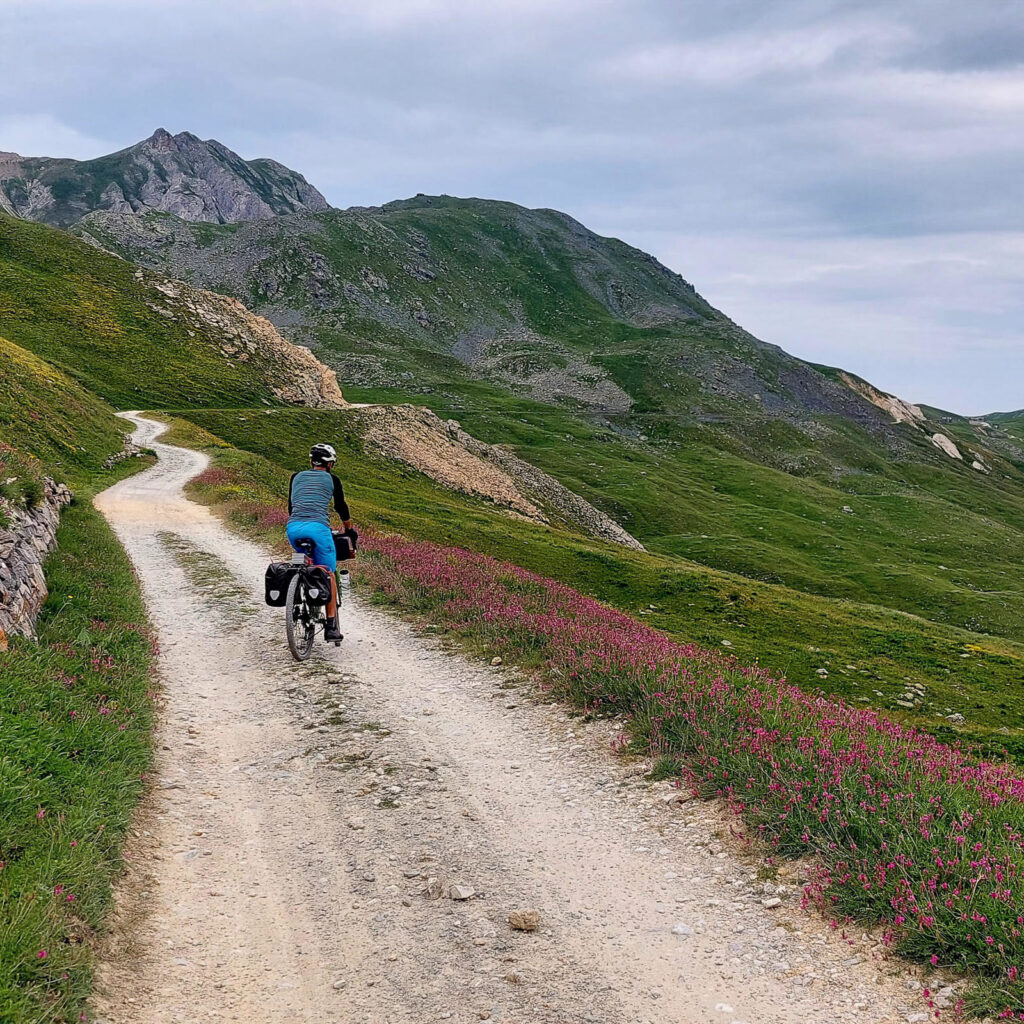 Milieu du plateau de la Gardetta lors du rallye Turin-Nice à vélo