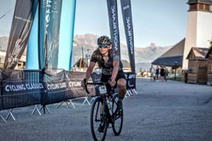 Arrivée de Nathalie Baillon sur la cyclosportive Tour du Mont-Blanc