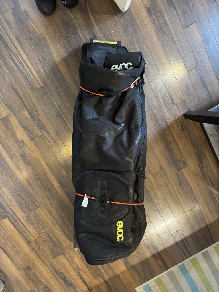 Boîte de transport pour vélo compressée