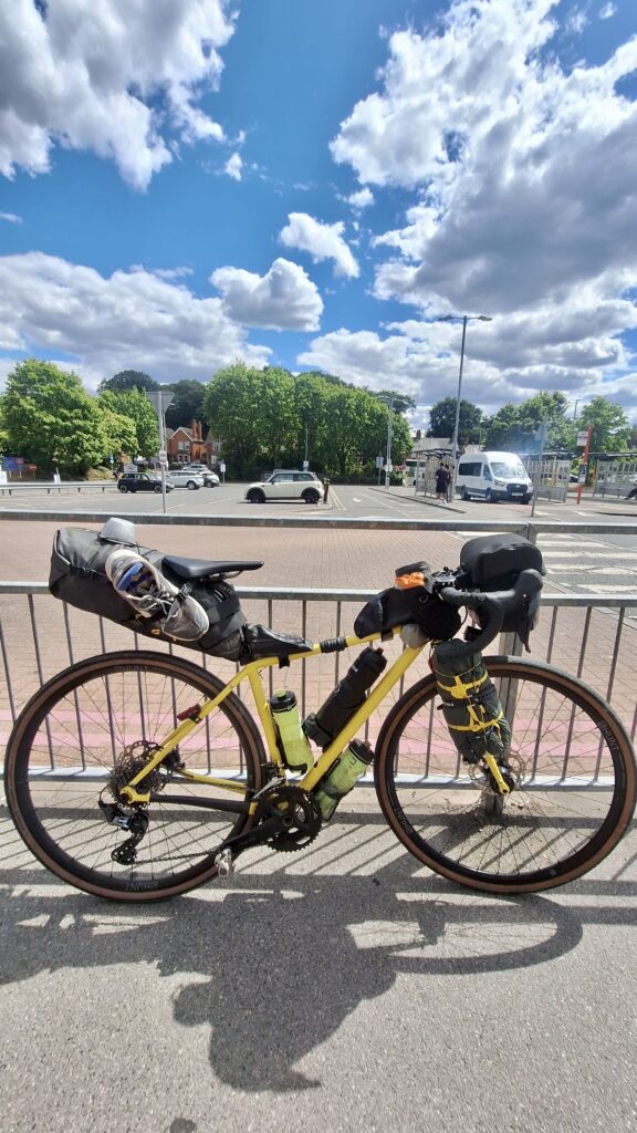 Exemple de tente sur une fourche de vélo