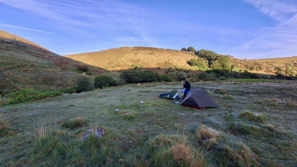 Tente dôme et tente tunnel au Dartmoor